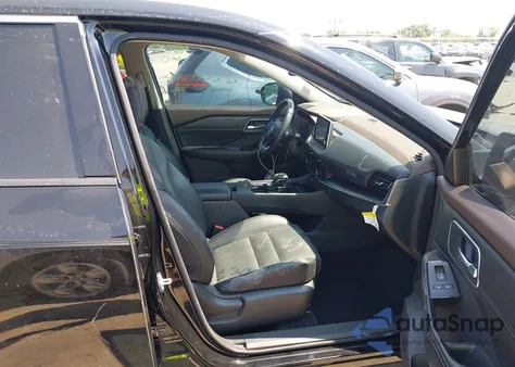 2021 Nissan Rogue Sv Fwd z USA, uszkodzony, nr VIN 5N1AT3BA4MC810363